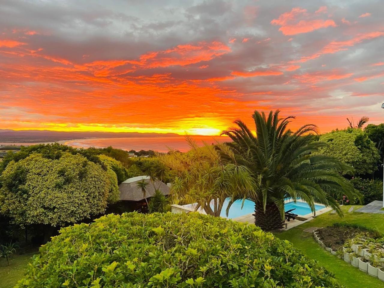 The Ocean Bay Luxury Guesthouse Jeffreys Bay Exterior photo