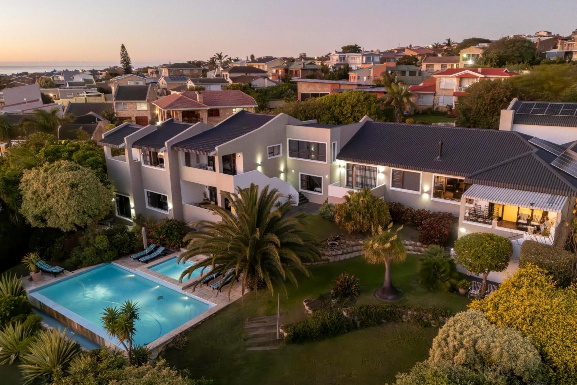 The Ocean Bay Luxury Guesthouse Jeffreys Bay Exterior photo