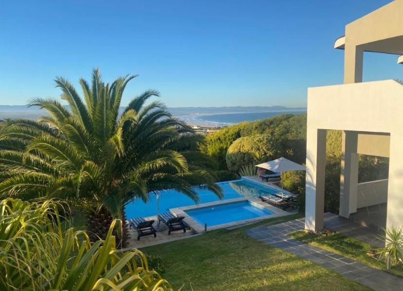 The Ocean Bay Luxury Guesthouse Jeffreys Bay Exterior photo