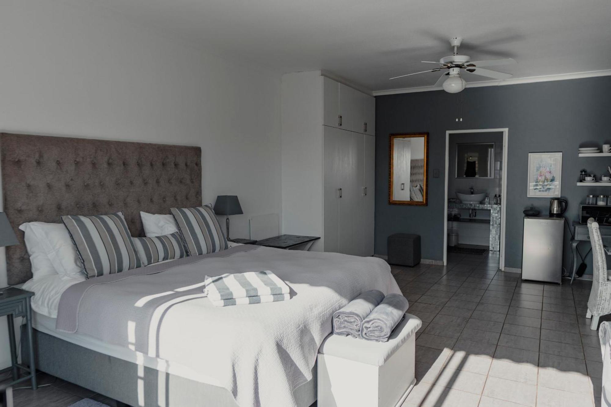 The Ocean Bay Luxury Guesthouse Jeffreys Bay Exterior photo